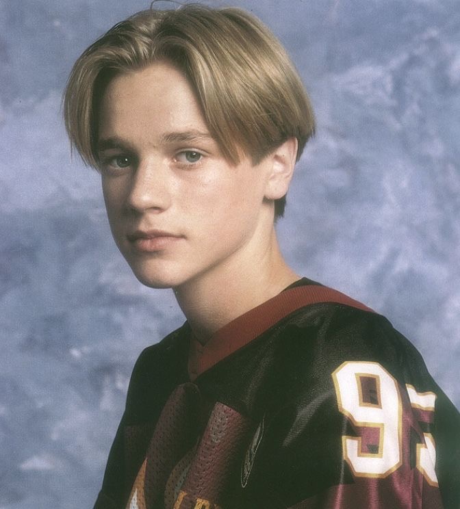 Devon Sawa (90s)