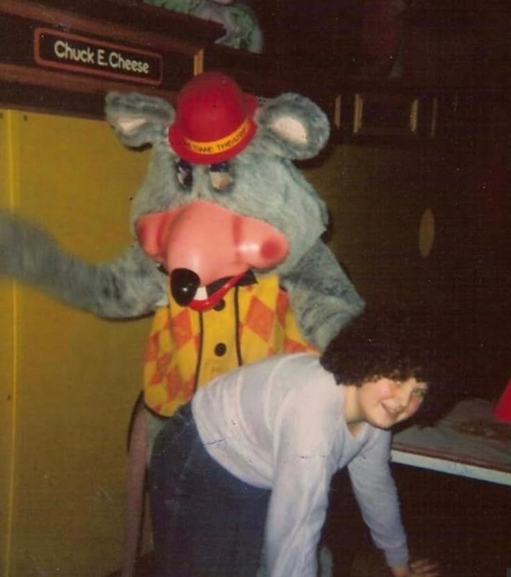 Chuck E. Cheese vs Kid