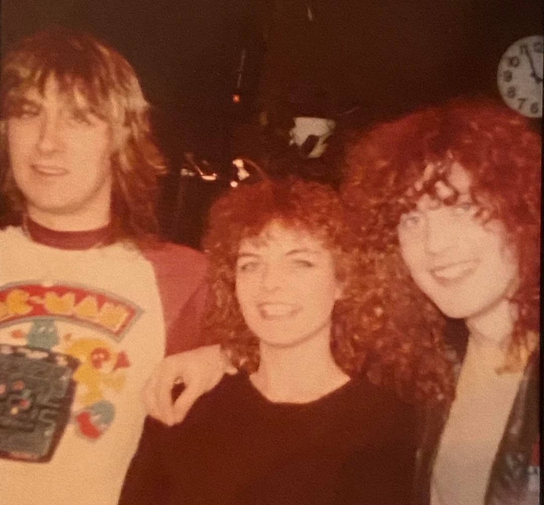 Joe Elliott with fans