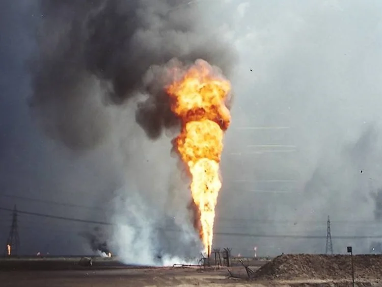 Oil well blaze, 1991