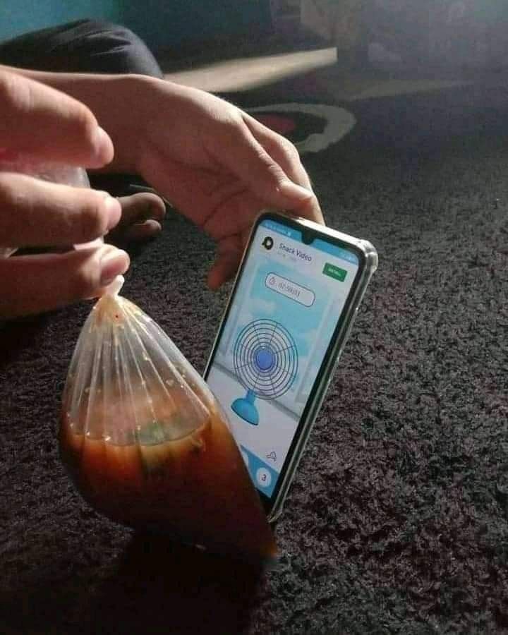 Phone Fan Used to Cool Hot Food