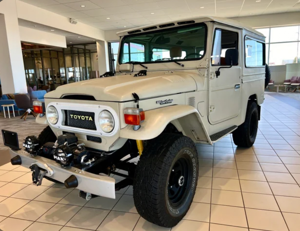 Toyota Land Cruiser FJ40 (1960s–1980s)
