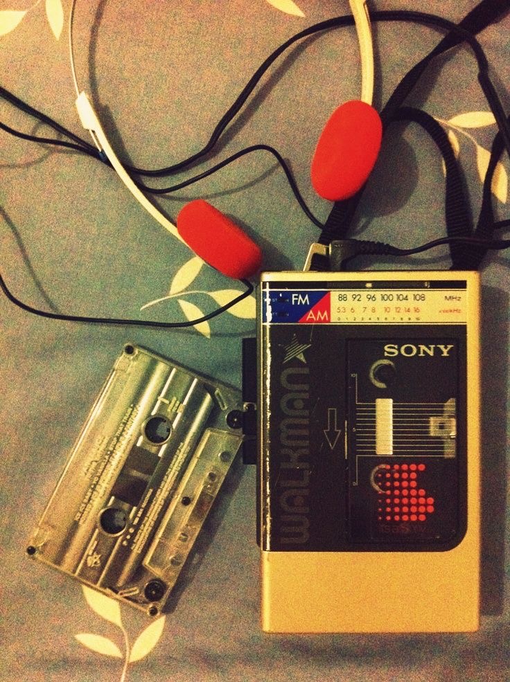 Walkman (Cassette Player)