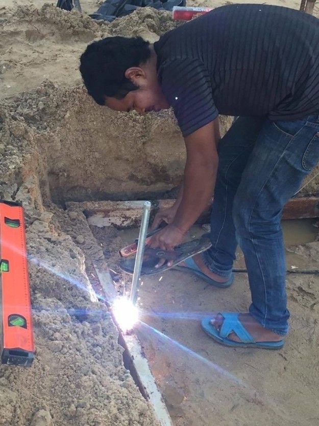 Construction + Flip-Flop