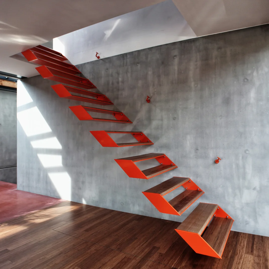 Floating staircase