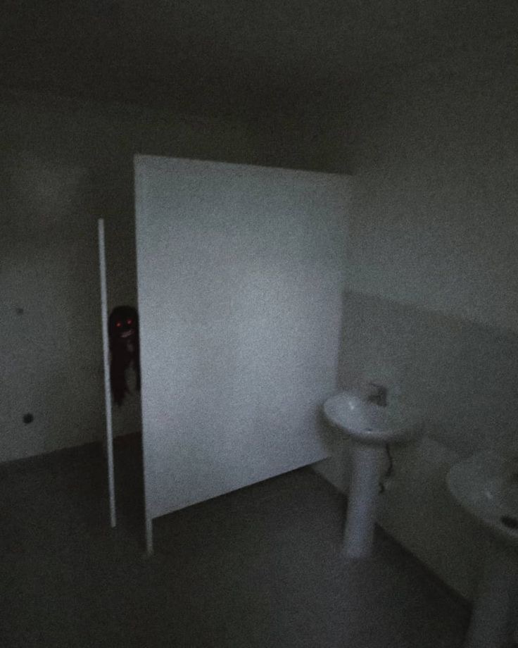 Abandoned Bathroom 