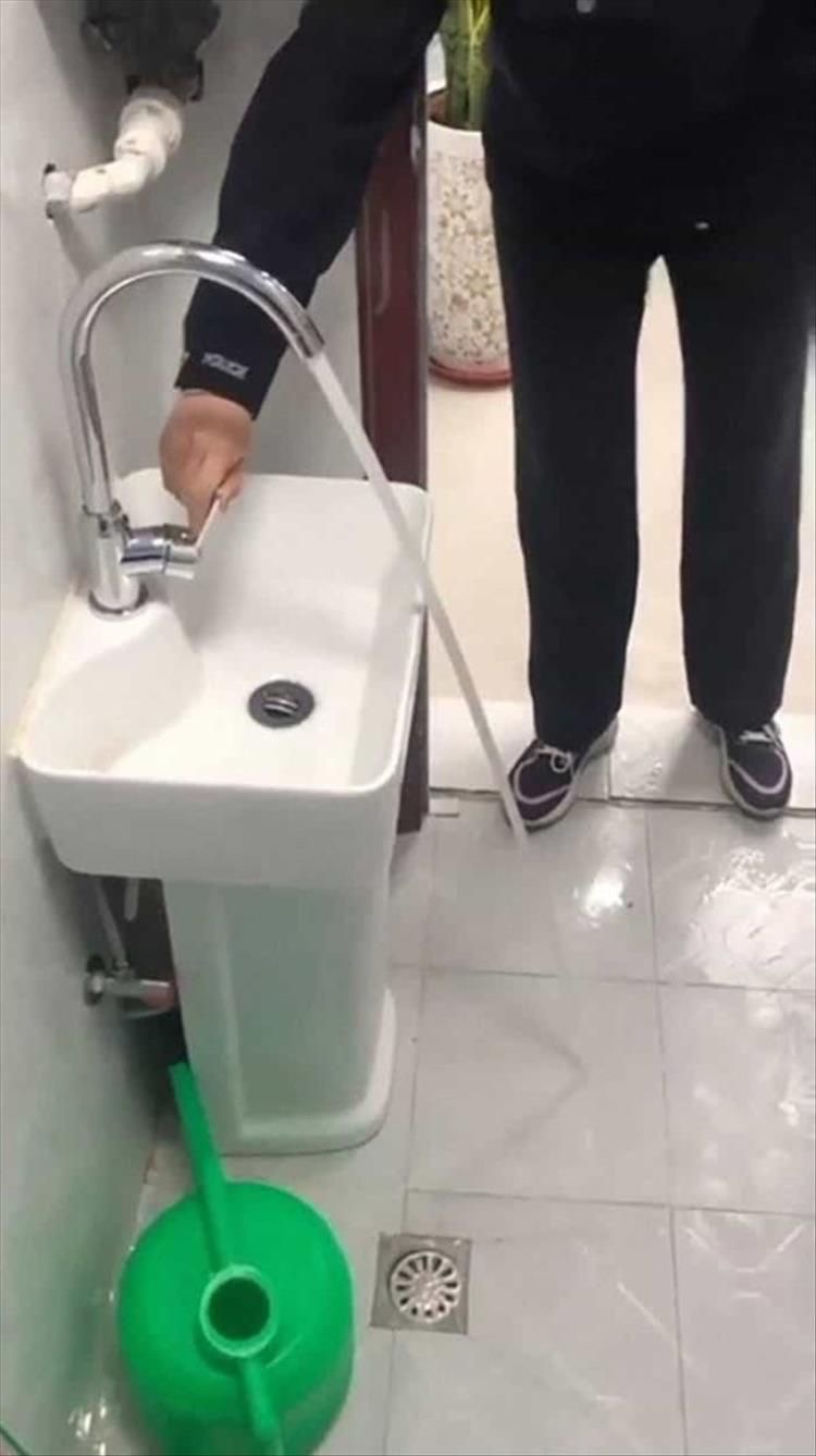 Faucet Sprays Water Everywhere 