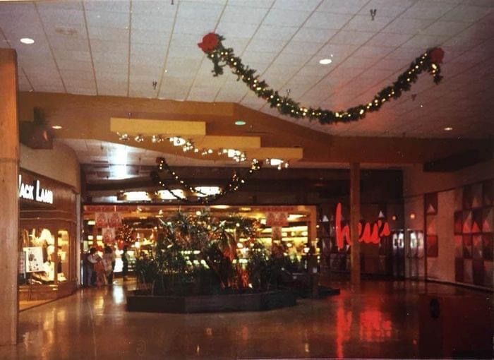 A Time-Machine Glimpse of Mall Christmas Glory