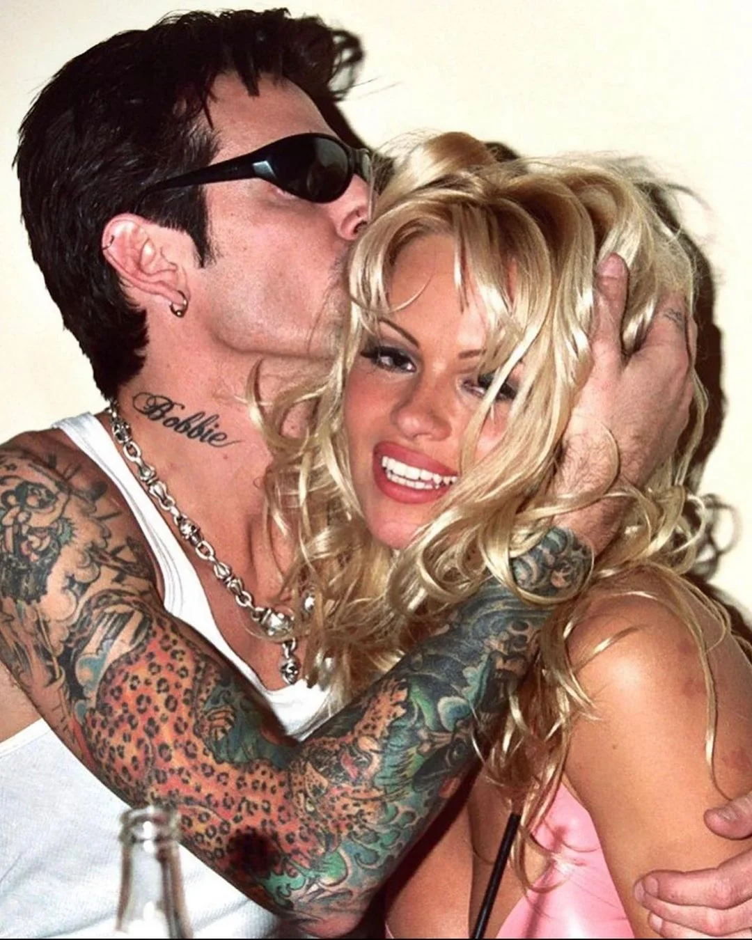 15 Photos Showing How Pamela Anderson Became an Icon
