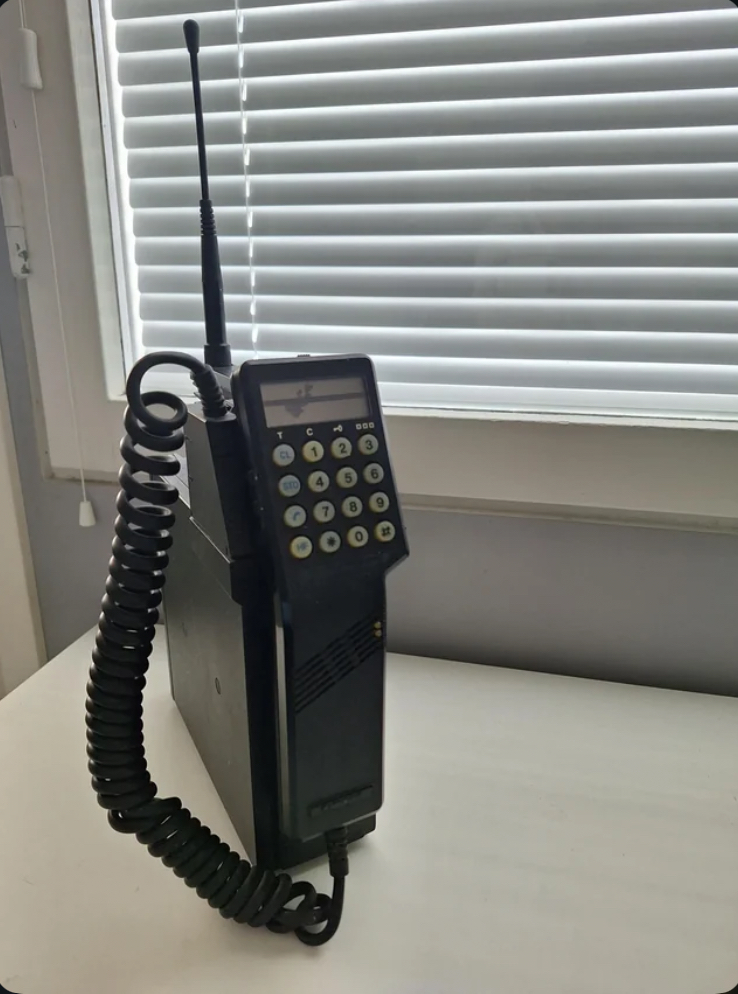 Nokia Mobira Senator (car phone from the 1980s)