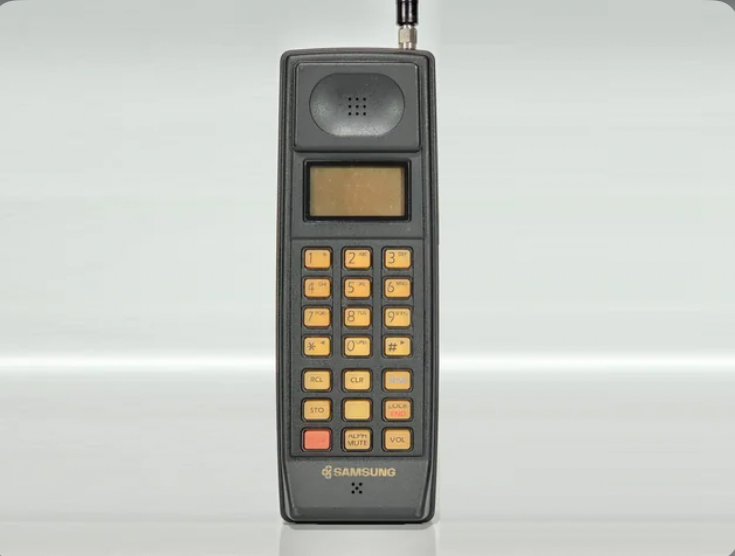 Samsung SH-100 (retro “block” phone)