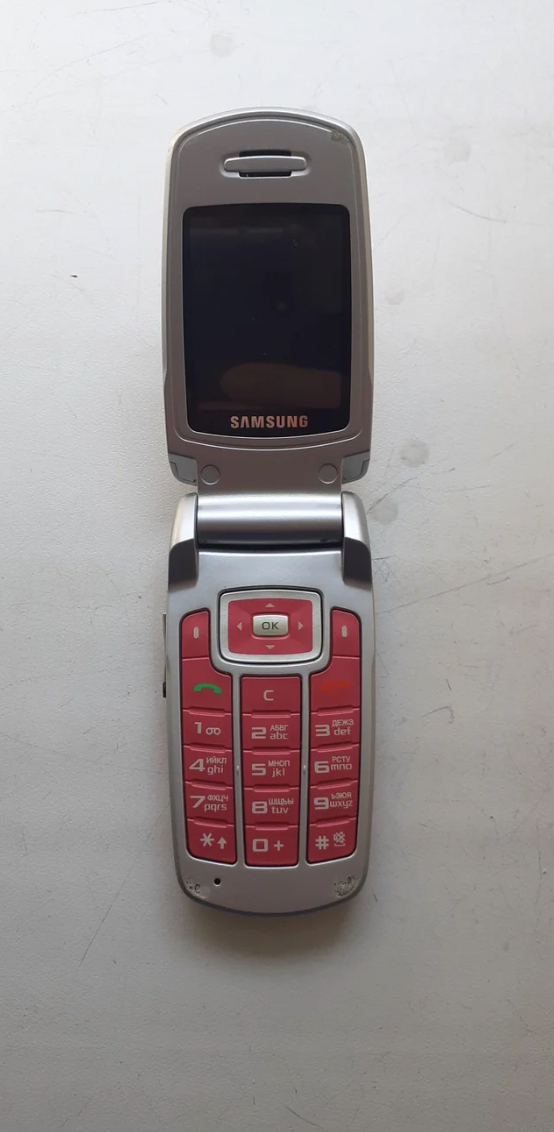 Samsung SGH-P300 (one of the first small sliders)