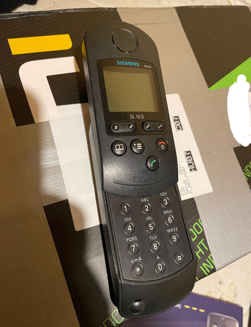 Siemens SL10 (ultra-thin flip phone)