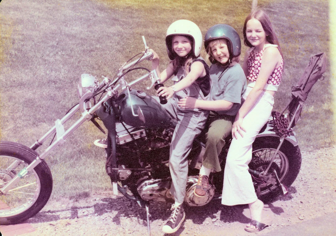 Borrowing a bike with friends