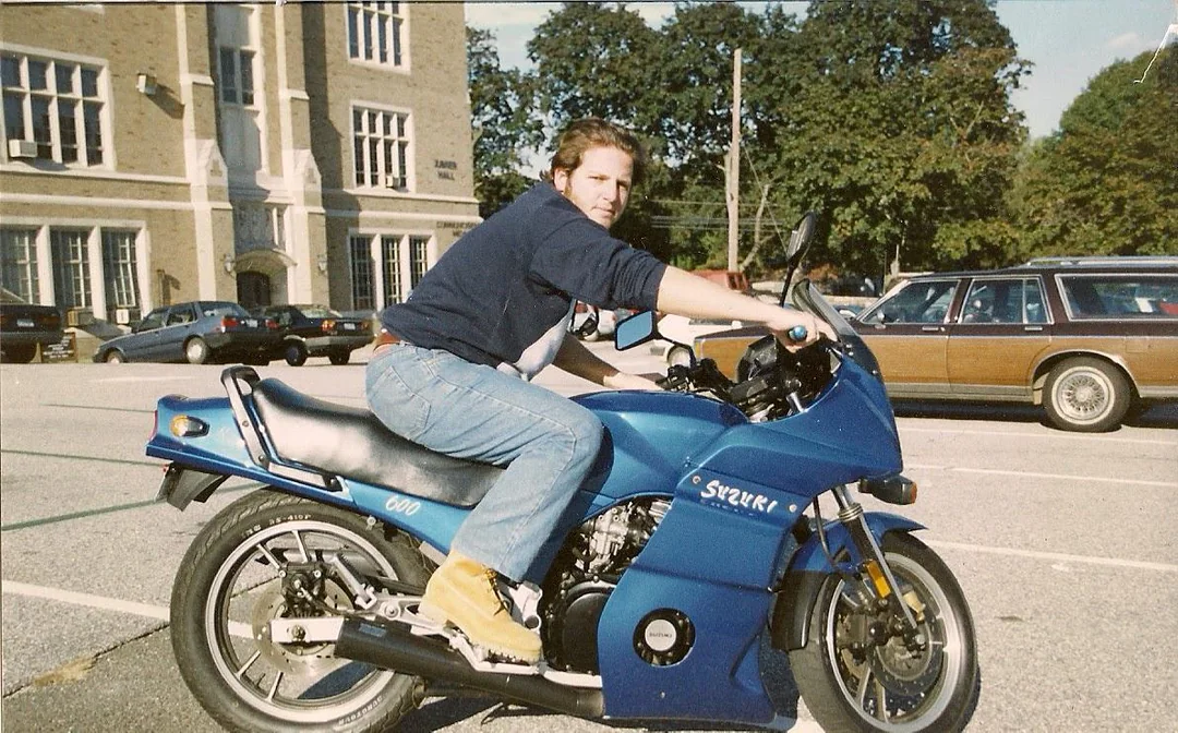 Suzuki in campus, 1994