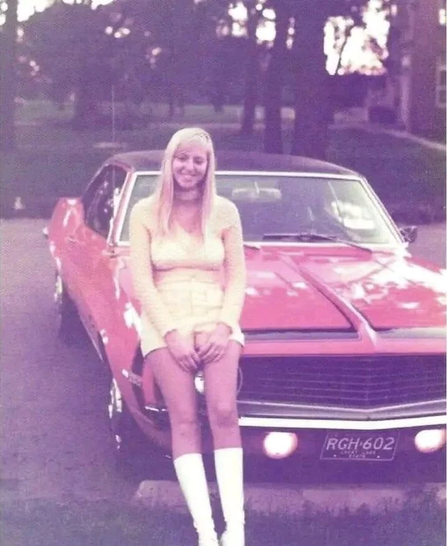 20 Photos Showing the 1960s Had a 'Wild Side’