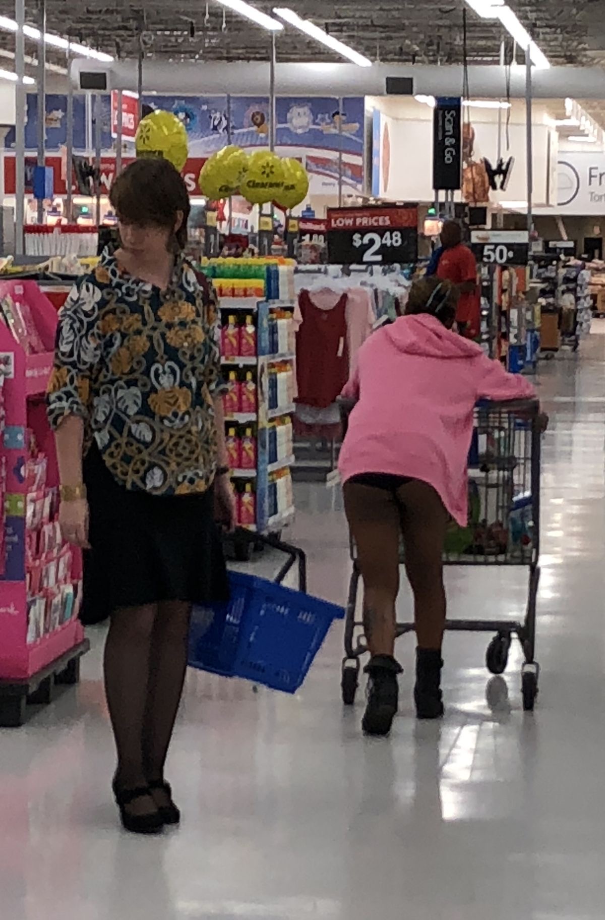 15 People of Walmart Rocking Their Red Carpet Looks | eBaum's World
