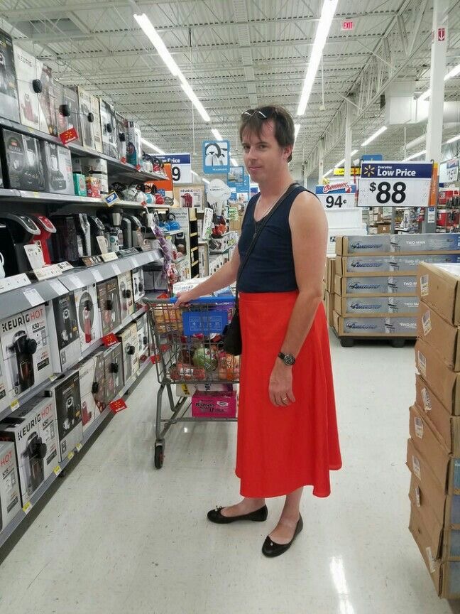 15 People of Walmart Rocking Their Red Carpet Looks | eBaum's World