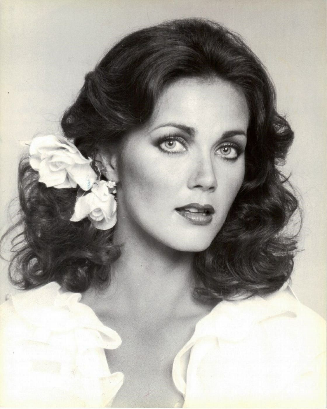 20 Photos Showing Lynda Carter’s Rise to Fame | eBaum's World