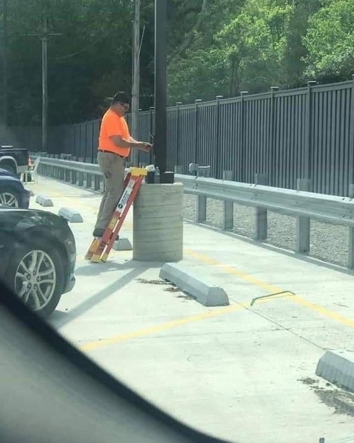 19 Photos Where Common Sense is Slowly Fading Away | eBaum's World