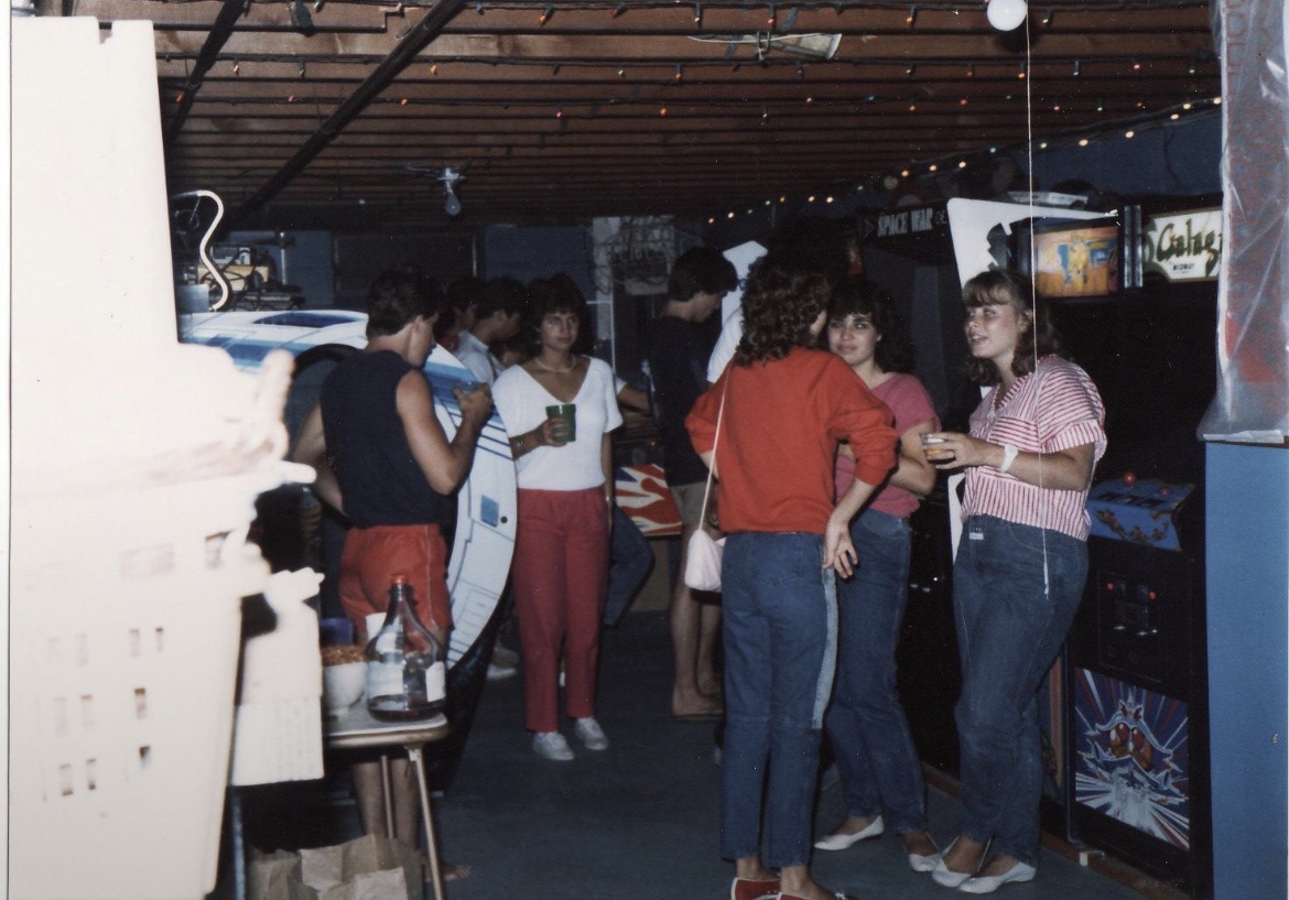 20 Photos Inside the Weird World of Retro Basement Culture | eBaum's World