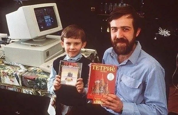 Remove Soviet Programer A Look Back At 1980s Life At Its Peak, in Photos | eBaum's World