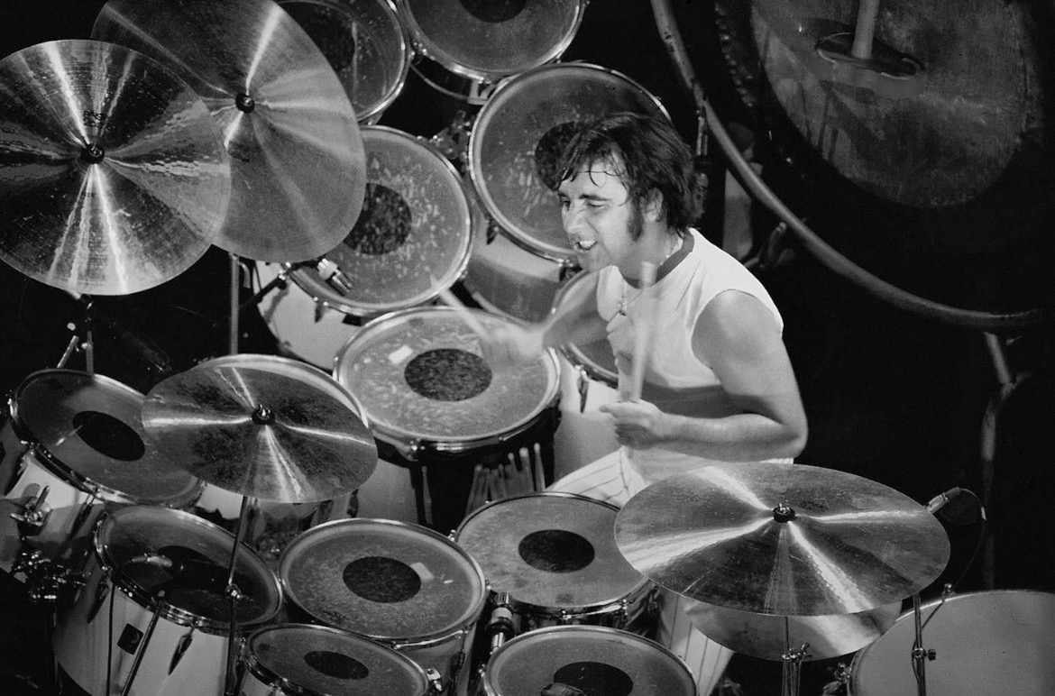 20 Photos of Legendary Drummers Taking Their Anger Out on Stage | eBaum ...