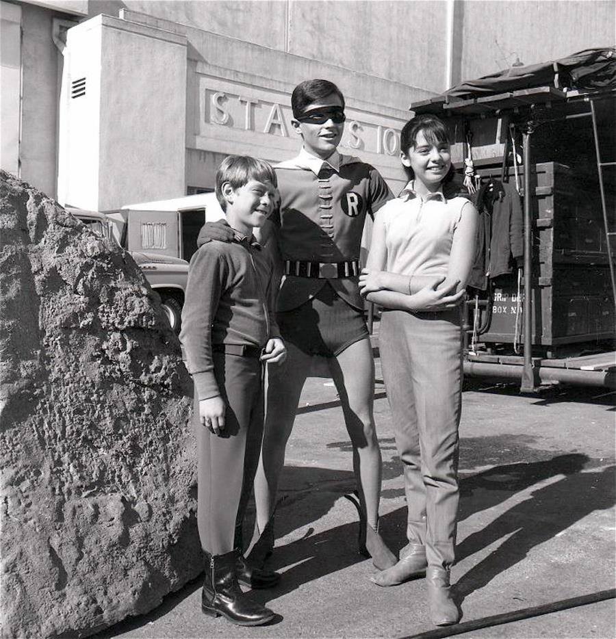 Robin meets the "Lost in Space" kids