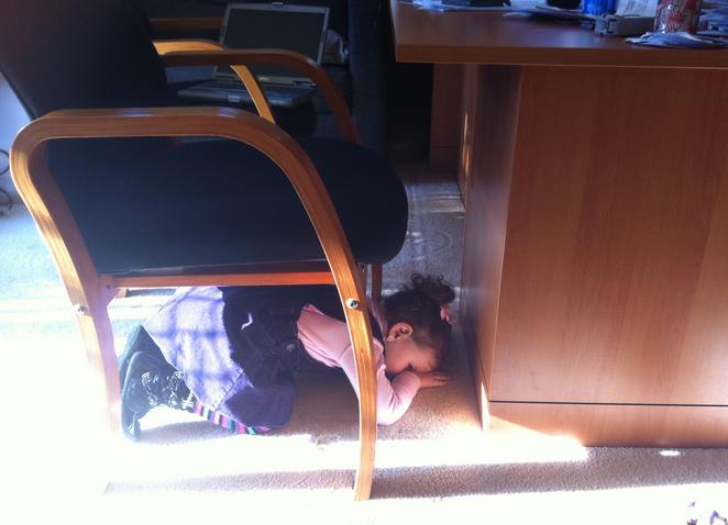 20 Kids Who Are Terrible At Hide And Seek