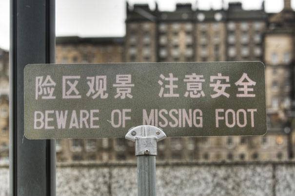 sign translation fails - Beware Of Missing Foot