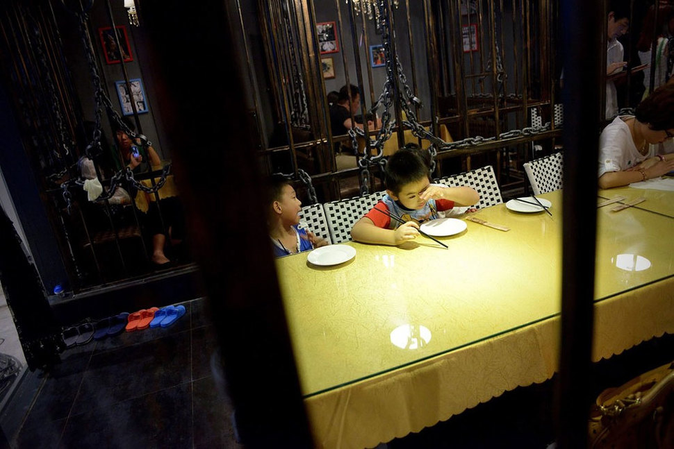 Bizarre Chinese Jail-Themed Restaurant Has Customers Eat In Cell