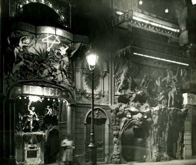 According to one 1899 visitor, the cafe's doorman, dressed as Satan, welcomed diners with the greeting, "Enter and be damned!"