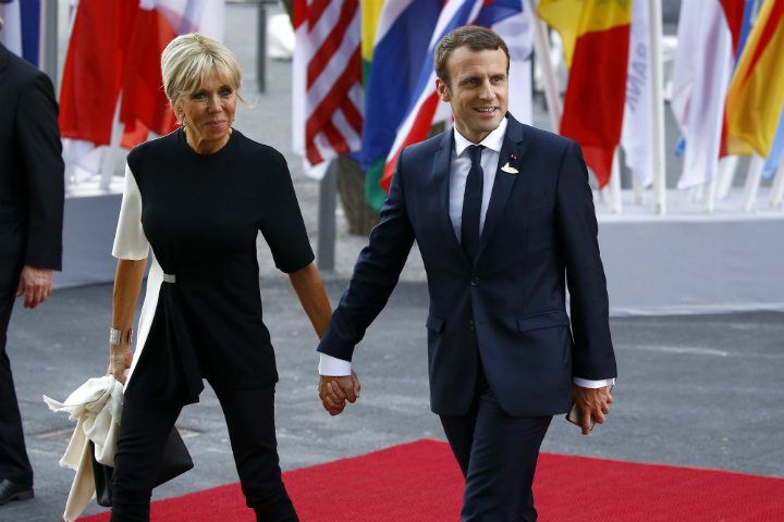 When Emmanuel Macron got elected French President, the story that hit the tabloids was actually the fact that he was married to 25 years older women, who used to be his teacher. Emmanuel and Brigitte met when he was only a 15 years old high school student. The couple is still together.