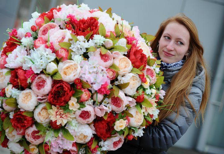 russia russian women flowers