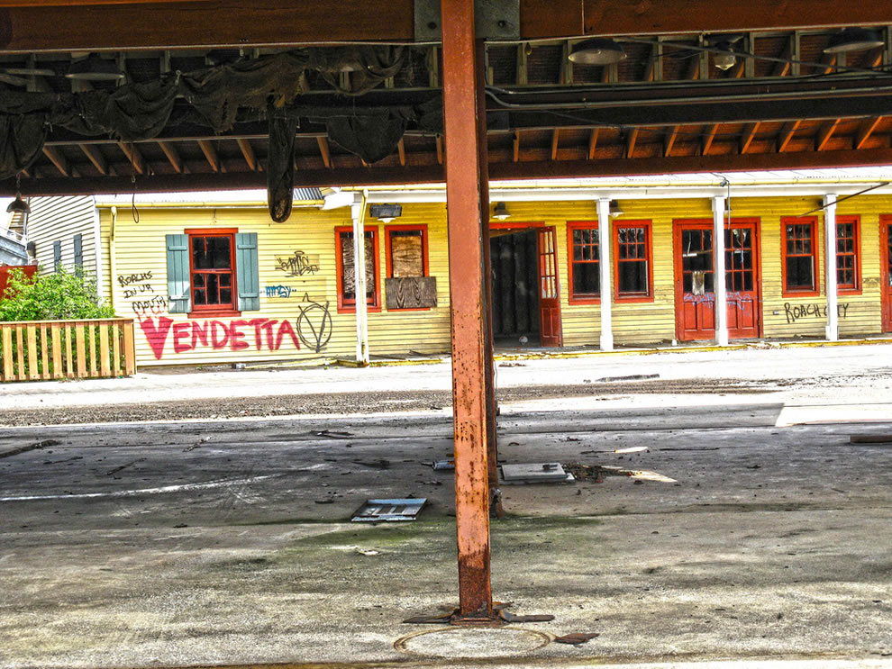 SIX FLAGS NEW ORLEANS 6 yrs after Katrina killed the park-2