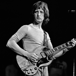 PETE HAM OF BADFINGER-On April 23, 1975, just three days shy of his 28th birthday, Badfinger singer and guitarist Pete Ham killed himself, reportedly because he was despondent over his poor financial situation and an ongoing battle with the bands manager, Stan Polley.According to Rolling Stone, Ham left a note near his body declaring, Stan Polley is a soulless bastard. His bandmates said the manager had withheld financial information from them.
