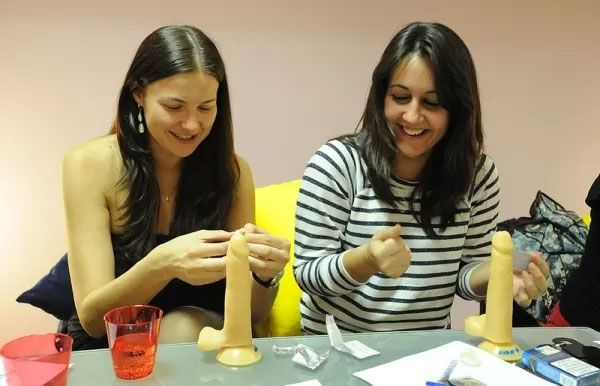 Hilarious: Russian Women Paying 100 For Oral Sex Classes Pics