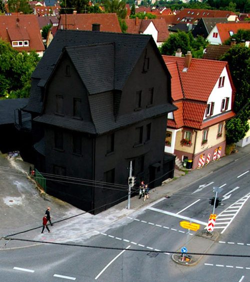 davey havok house is painted black