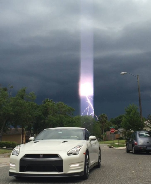 random picture of a lightning strike