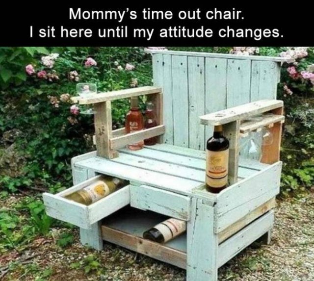 wooden pallet wine chair - Mommy's time out chair. I sit here until my attitude changes.