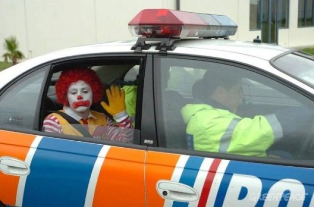 ronald mcdonald in police car - Hipo