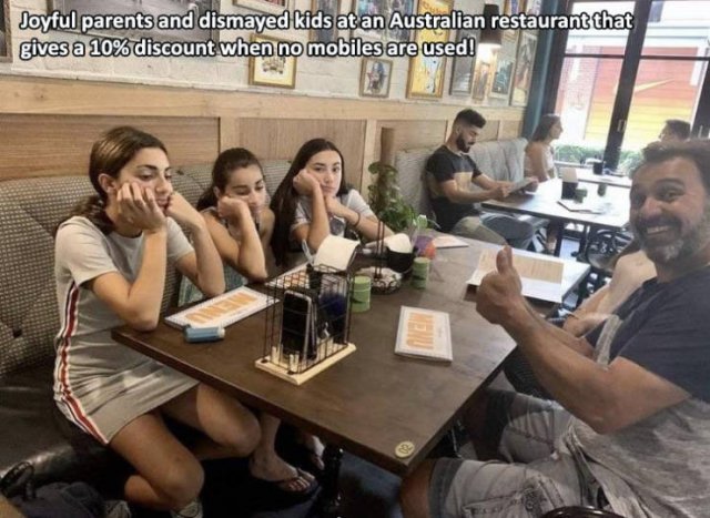 conversation - Joyful parents and dismayed kids at an Australian restaurant that gives a 10% discount when no mobiles are used! Sa