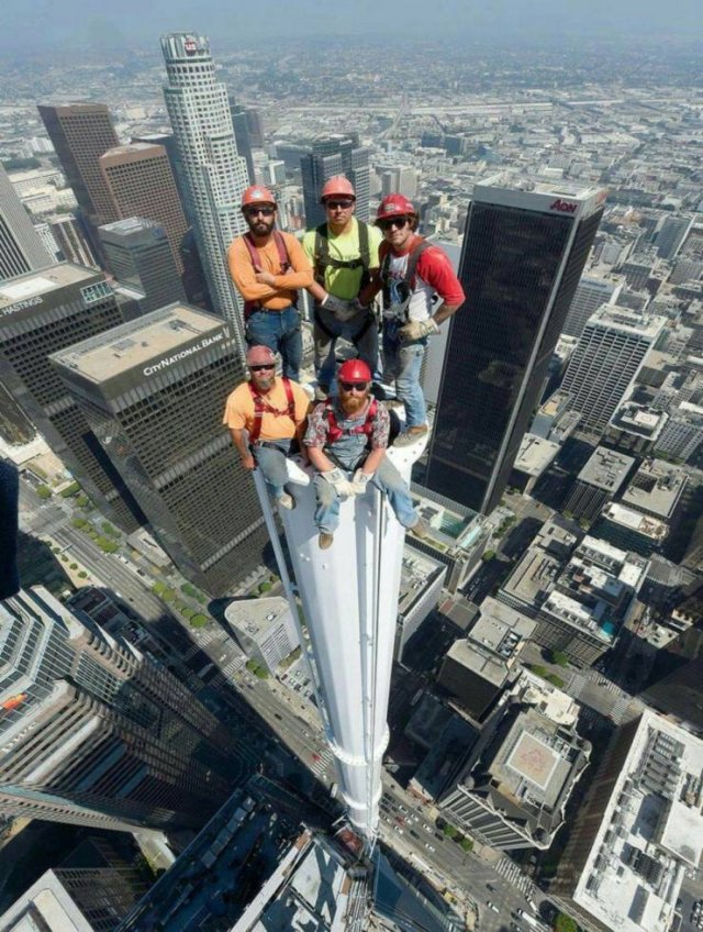 skyscraper construction workers