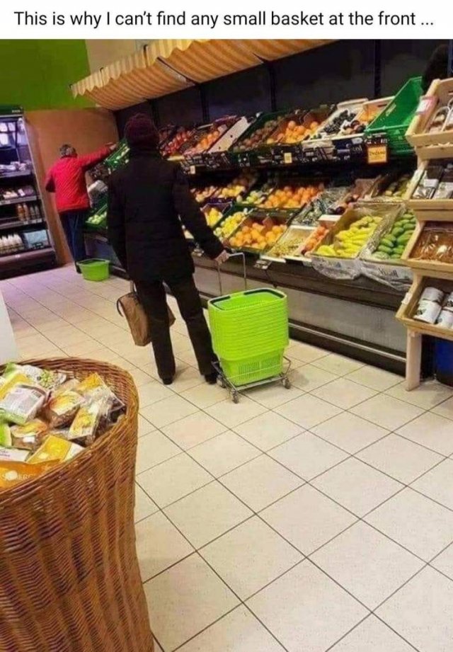supermarket - This is why I can't find any small basket at the front ...