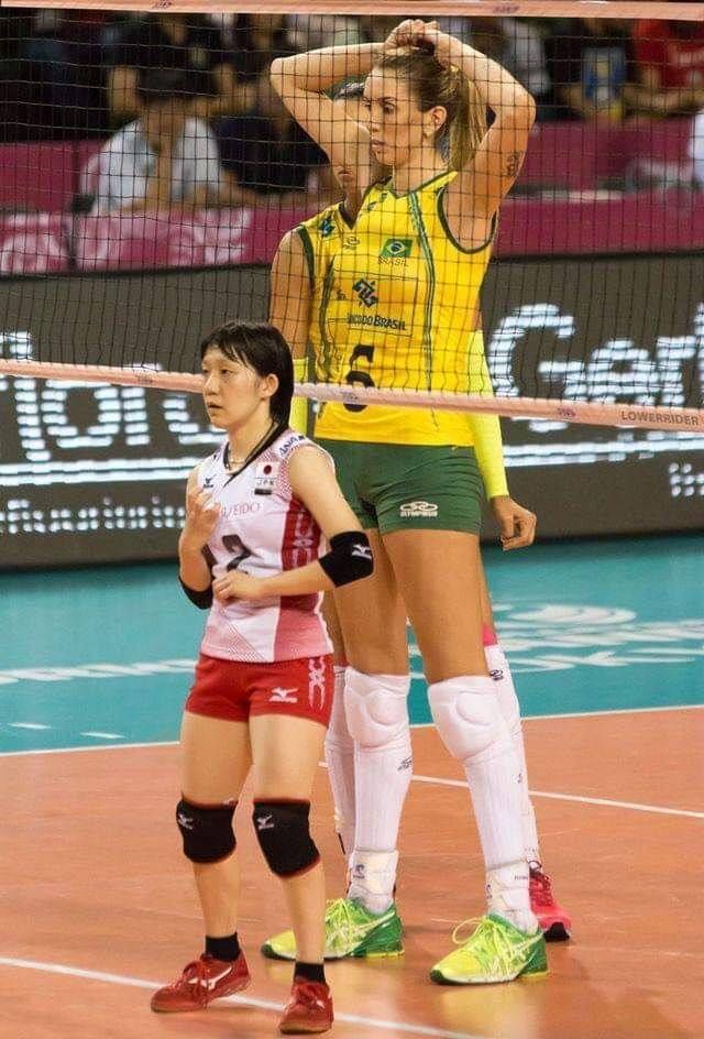 small women's volleyball player versus tall player