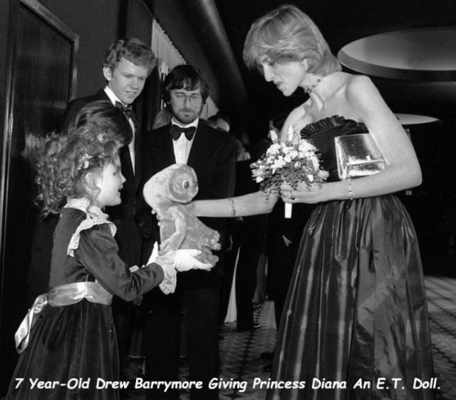 steven spielberg drew barrymore - 7 YearOld Drew Barrymore Giving Princess Diana An E.T. Doll.