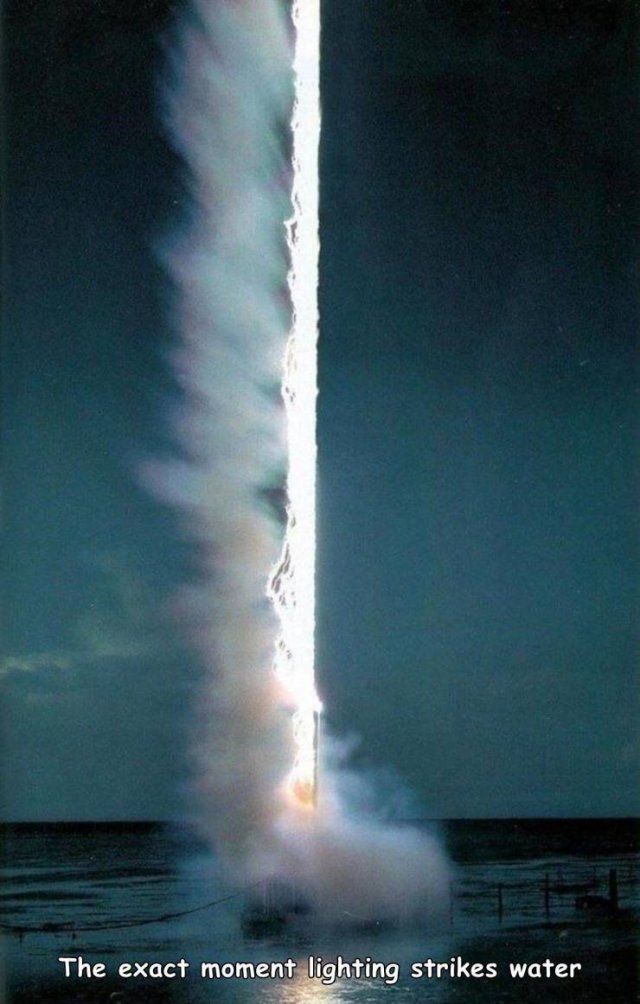 lightning striking water - The exact moment lighting strikes water