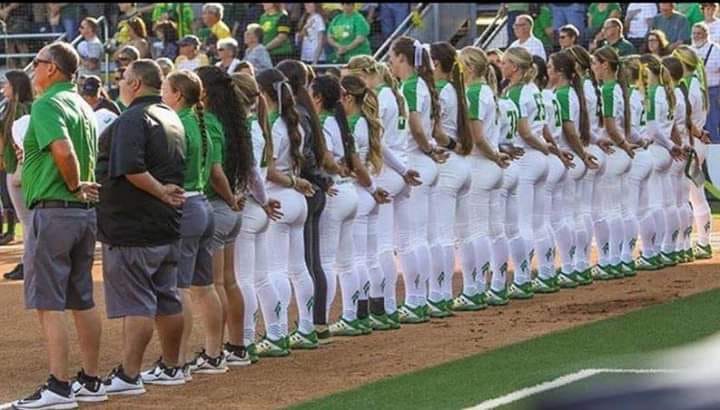 oregon's softball team - meer