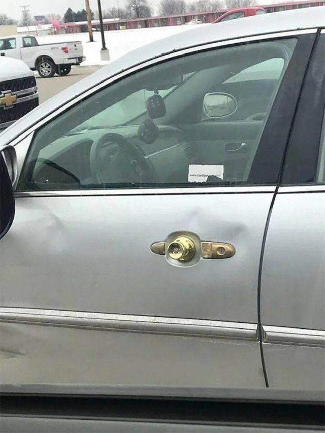 car door with door knob