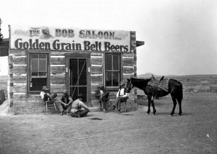 19th century wild west photographs - The Bob Saloon... Golden Grain Belt Beers
